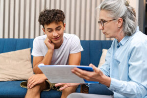 teen talks with therapist about addiction treatment