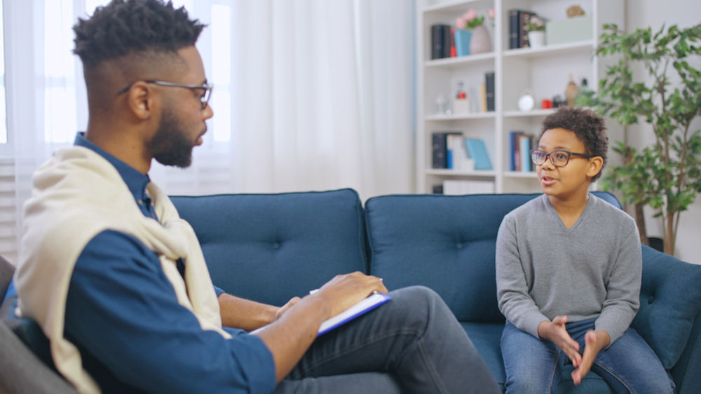 Mental health professional conducting a diagnostic interview with a teen for social anxiety disorder.