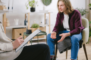 Teen and therapist in a supportive counseling session, highlighting the benefits of EMDR therapy for teens