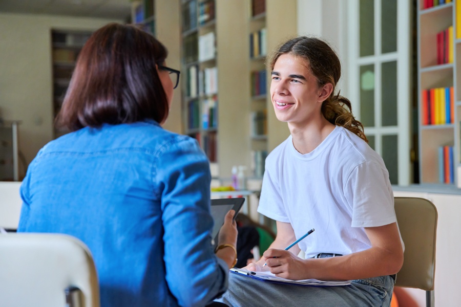 Therapist talking with teen during adolescent therapy session at Ohio Center for Adolescent Wellness in Columbus, Ohio.